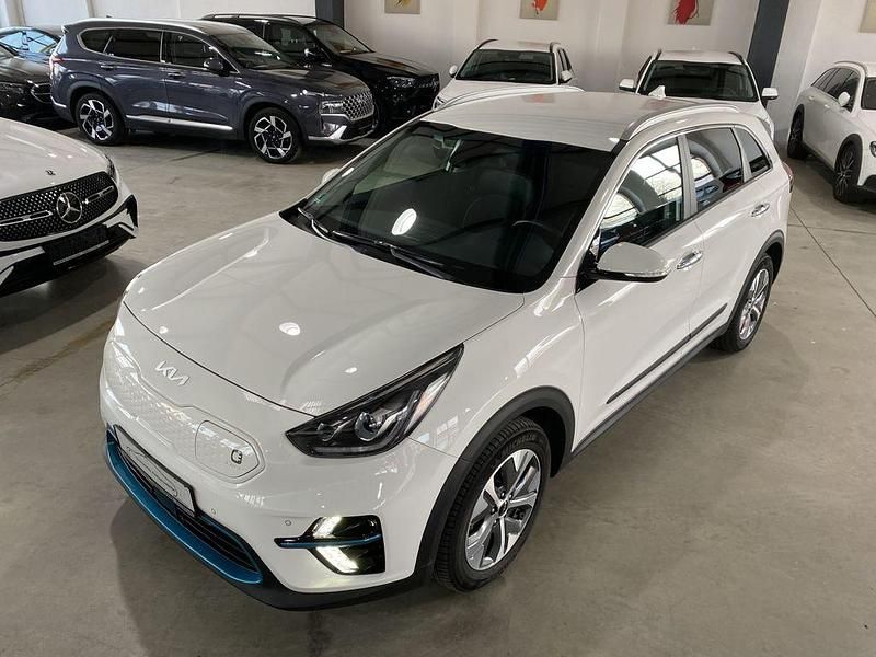 Gebraucht Kia e-Niro Spirit 150 kW (204 PS) 2022 (ud) schneeweiã SUV