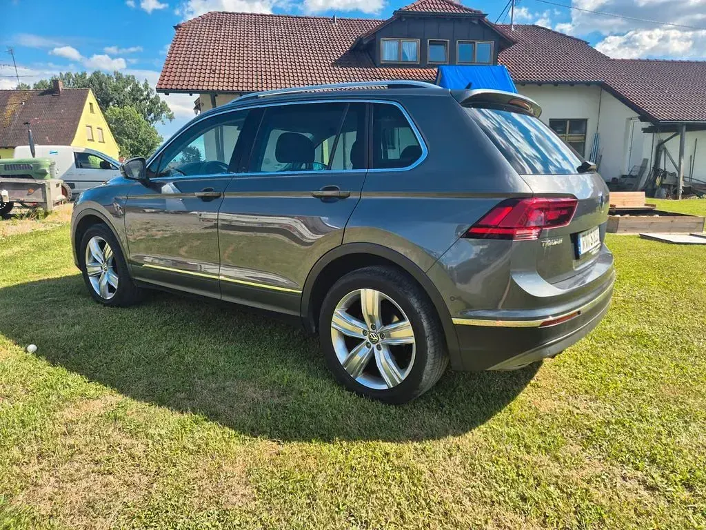 Gebraucht VW Tiguan Highline 150 PS (110 kW) 2020 Grau SUV