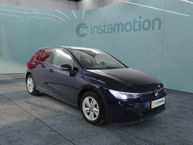 Blau Gebraucht 2023 VW Golf VIII Kleinwagen | 24.249 € (Guter Preis) - Bild 1/4