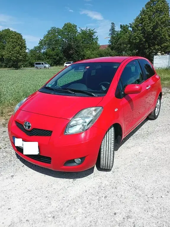 Gebraucht Toyota Yaris 90 PS (66 kW) 2011 Rot Kleinwagen