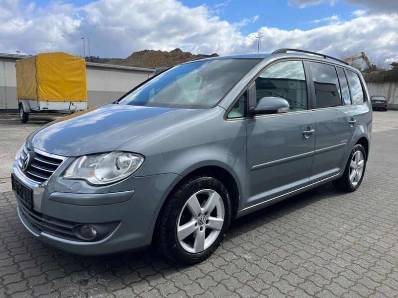 Grau Gebraucht 2009 VW Touran United Van / Kleinbus | 2.490 € (Fairer Preis) - Bild 1/4
