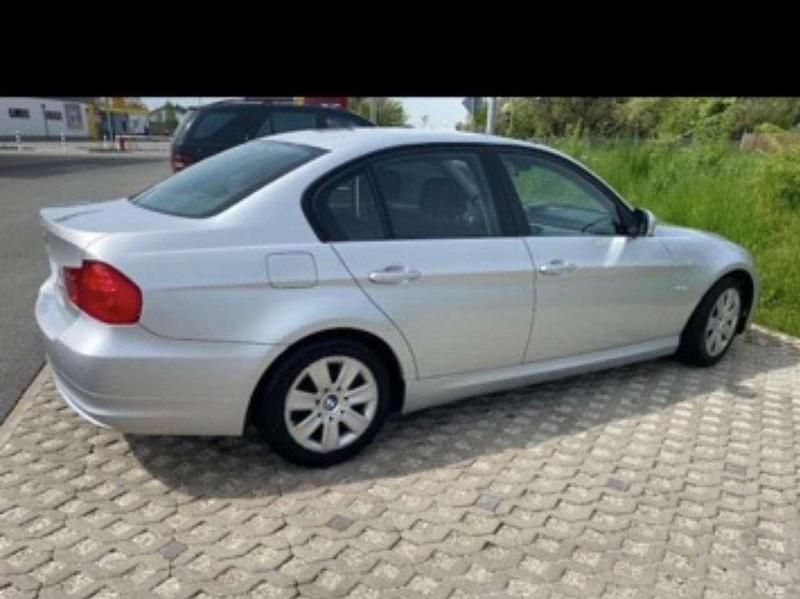 Gebraucht BMW 320 170 PS (125 kW) 2009 Silber Limousine