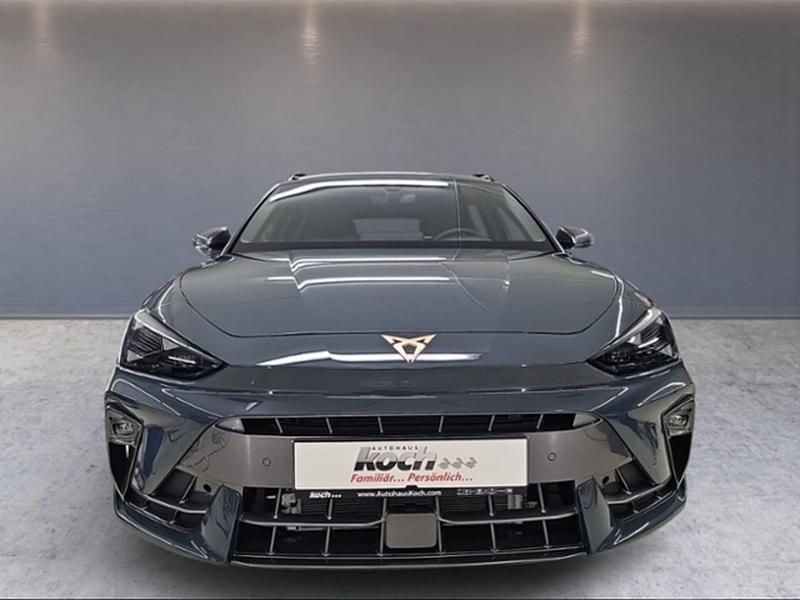 Second-hand Cupra Leon 150 CP (110 kW) 2025 Albastru Break