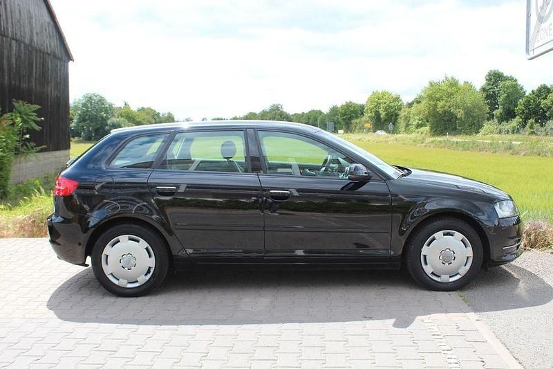 Gebraucht Audi A3 Ambiente 105 PS (77 kW) 2011 Schwarz Kleinwagen