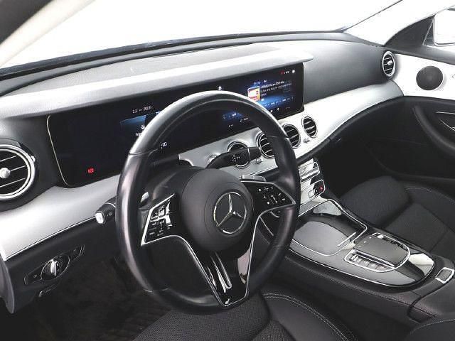 Gebraucht Mercedes E220 Avantgarde 194 PS (142 kW) 2022 Silber Kombi