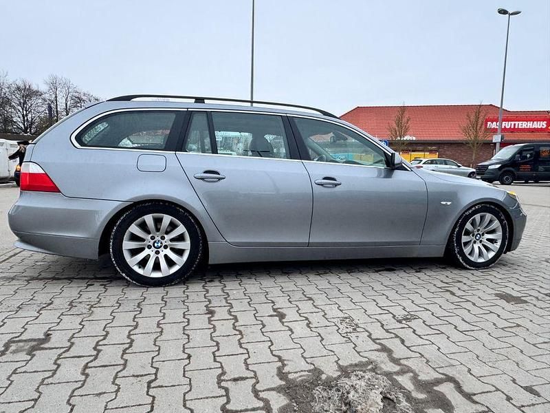 Gebraucht BMW 525 177 PS (130 kW) 2004 Grau Kombi
