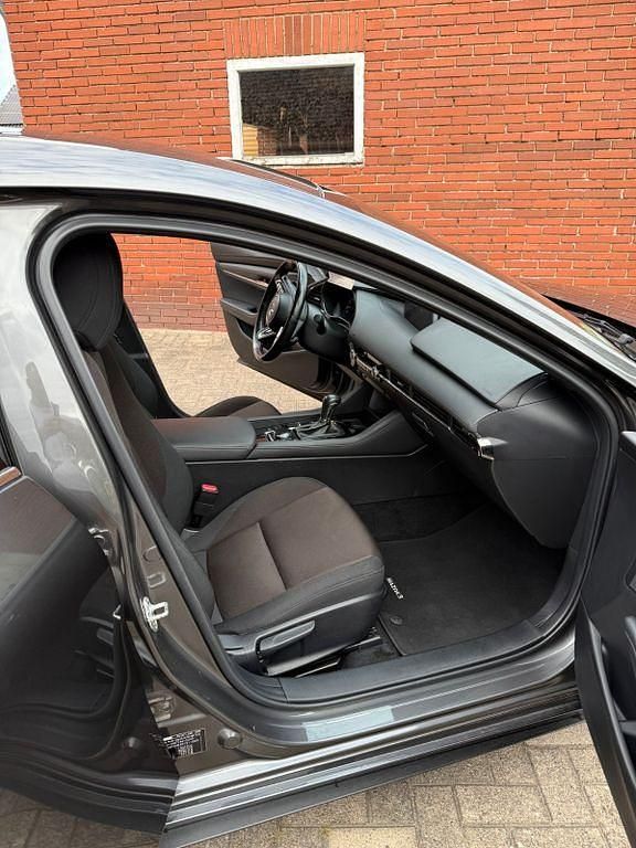 Grau Gebraucht 2021 Mazda 3 Selection Limousine | 17.000 € (Guter Preis) - Bild 1/4