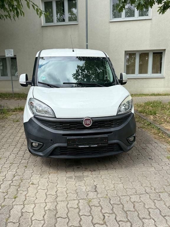 Weiß Gebraucht 2016 Fiat Doblò Lounge Van / Kleinbus | 6.800 € (Guter Preis) - Bild 1/4