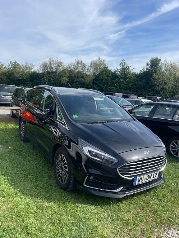 Schwarz Gebraucht 2020 Ford S-MAX Titanium Van / Kleinbus | 18.990 € (Guter Preis) - Bild 1/4