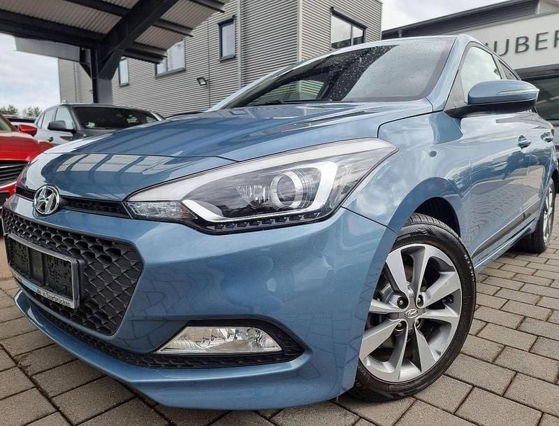 Gebraucht Hyundai i20 90 PS (66 kW) 2017 Blau Limousine
