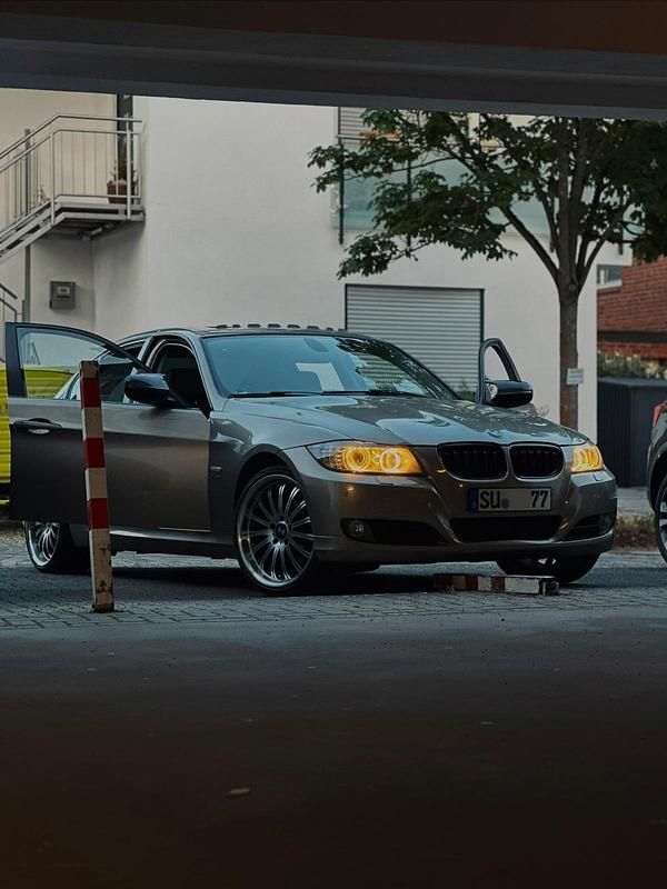 Gold Gebraucht 2011 BMW 320 Limousine | 9.999 € (Etwas zu teuer) - Bild 1/4