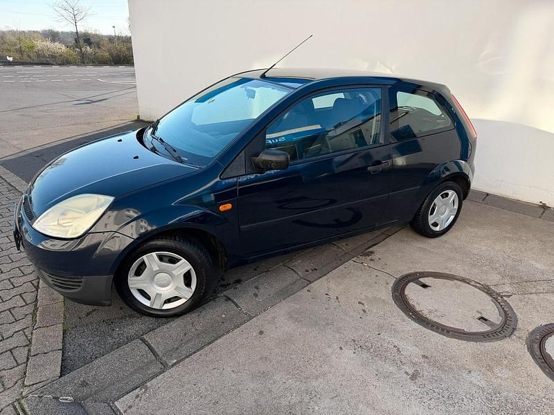 Gebraucht Ford Fiesta 70 PS (51 kW) 2005 Blau Kleinwagen