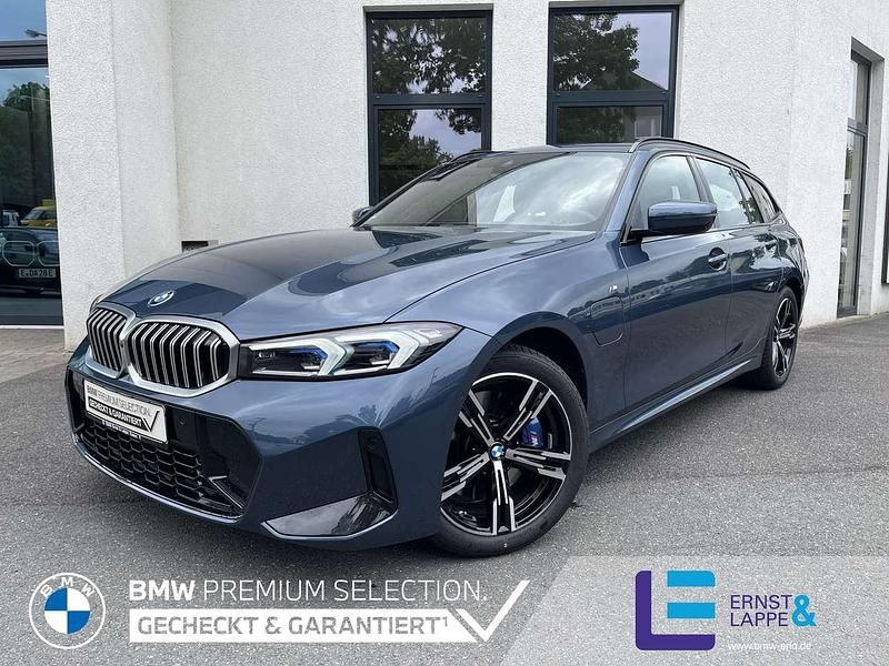 Arctic race blue Gebraucht 2024 BMW 330e M Sport Kombi | 47.770 € (Etwas zu teuer) - Bild 1/4