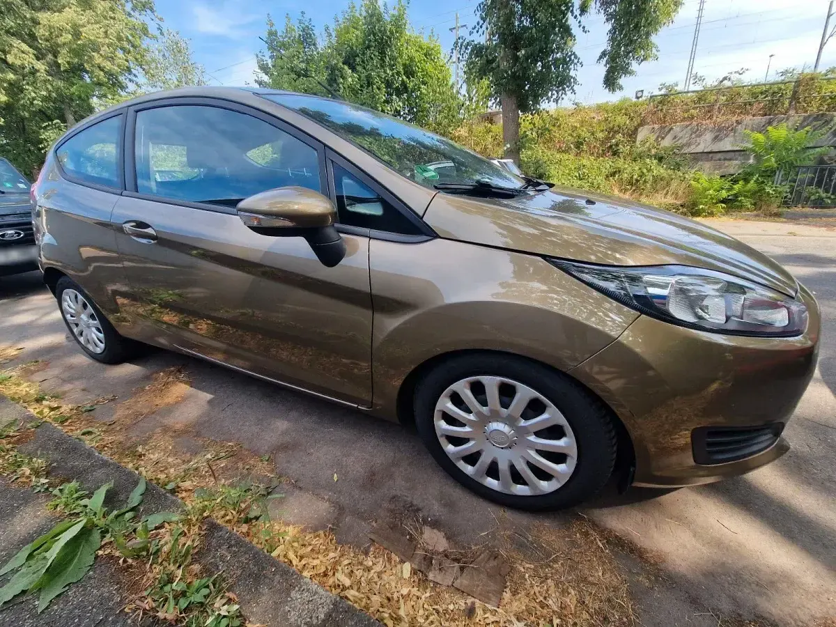 Gebraucht Ford Fiesta 101 PS (74 kW) 2013 Gold Kleinwagen
