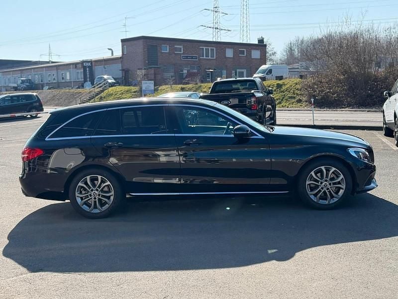 Gebraucht Mercedes C180 156 PS (114 kW) 2017 Schwarz Kombi