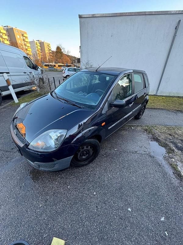 Gebraucht Ford Fiesta 80 PS (58 kW) 2006 Blau Kleinwagen
