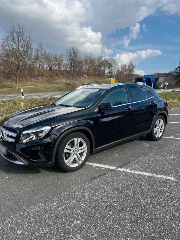 Gebraucht Mercedes GLA180 109 PS (80 kW) 2015 Schwarz SUV