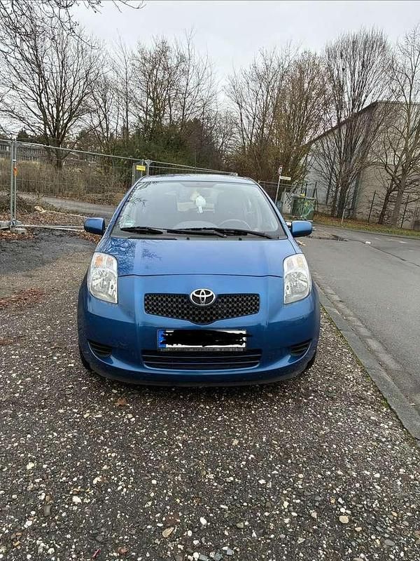 Gebraucht 2005 Toyota Yaris Limousine | 3.000 € (Teuer) - Bild 1/4