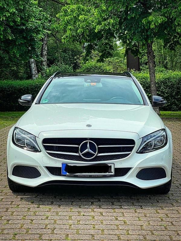 Weiß Gebraucht 2018 Mercedes C250 Kombi | 20.600 € (Guter Preis) - Bild 1/4