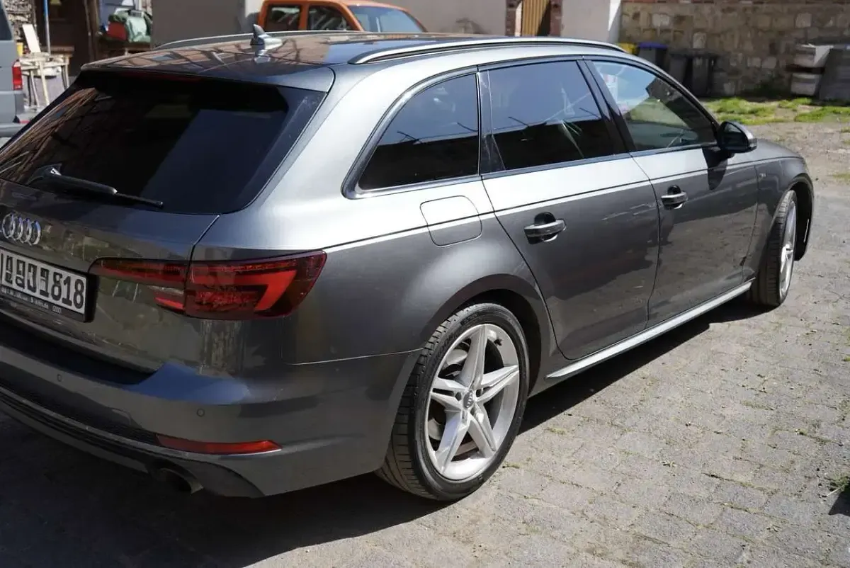 Gebraucht Audi A4 Sport 190 PS (139 kW) 2018 Grau Kombi