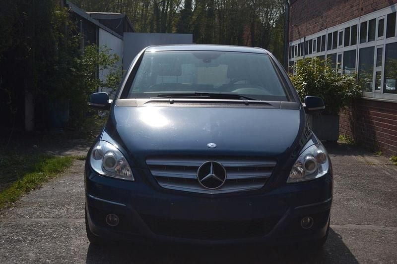 Gebraucht Mercedes B200 193 PS (141 kW) 2010 Blau Van / Kleinbus