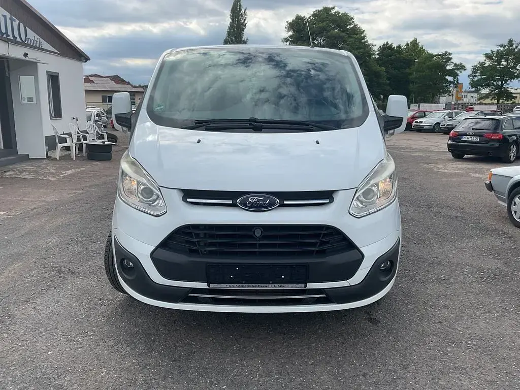 Gebraucht Ford Tourneo Titanium 131 PS (96 kW) 2017 Weiß Van / Kleinbus