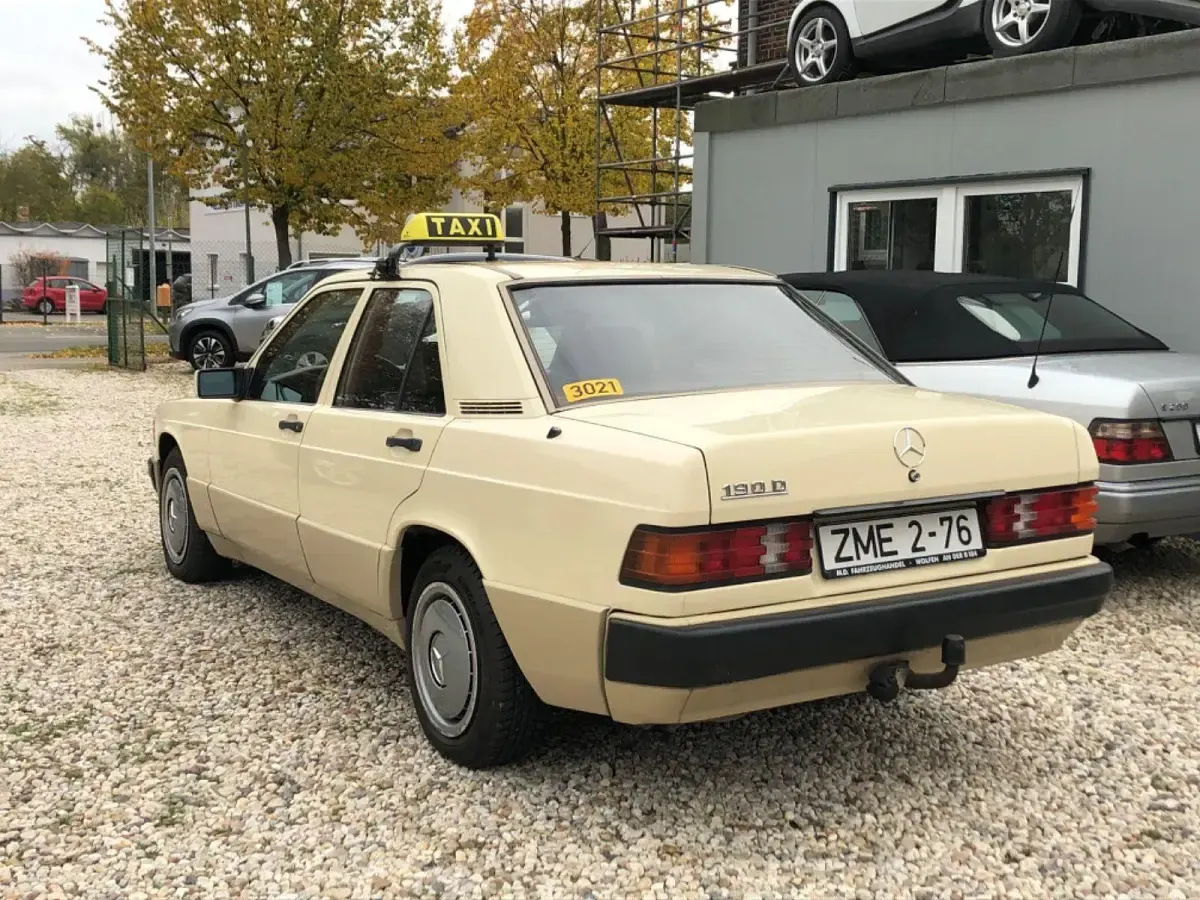 Gebraucht Mercedes 190 75 PS (55 kW) 1990 Beige Limousine