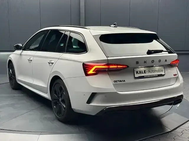 Gebraucht Skoda Octavia RS 265 PS (194 kW) 2025 Moonweiss metallic Kombi