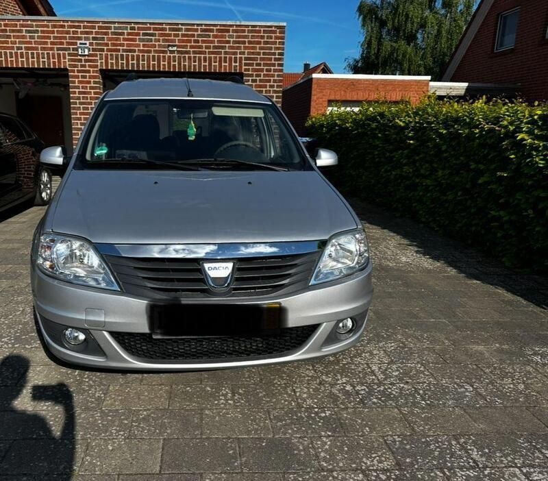 Silber Gebraucht 2011 Dacia Logan MCV Kombi | 4.150 € (Fairer Preis) - Bild 1/4