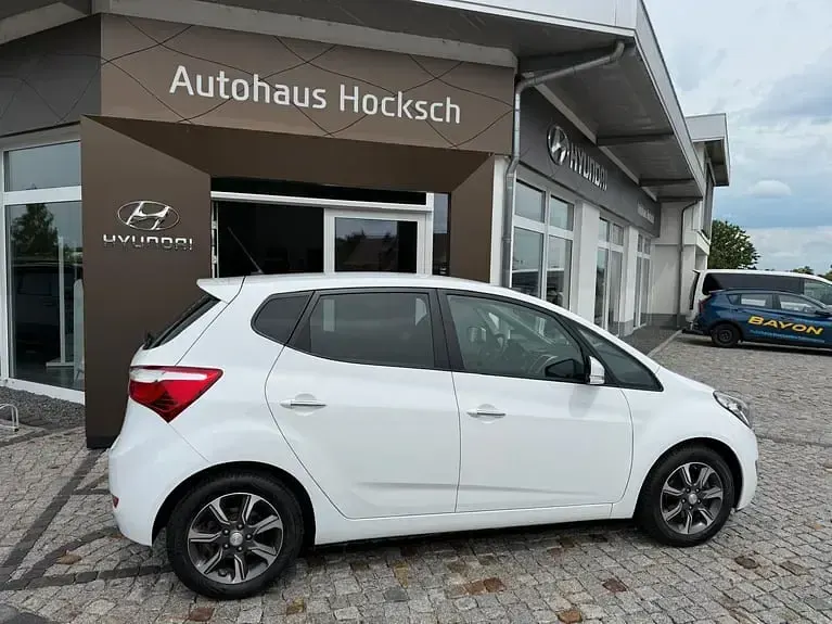 Gebraucht Hyundai ix20 Space Plus 90 PS (66 kW) 2018 Polar white / sol Kleinwagen