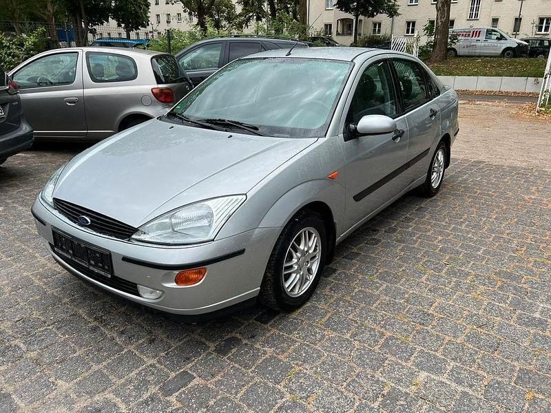 Silber Gebraucht 2000 Ford Focus Limousine | 590 € (Superpreis) - Bild 1/4