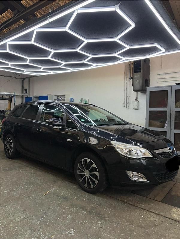 Gebraucht Opel Astra Sport 120 PS (88 kW) 2011 Schwarz Kombi