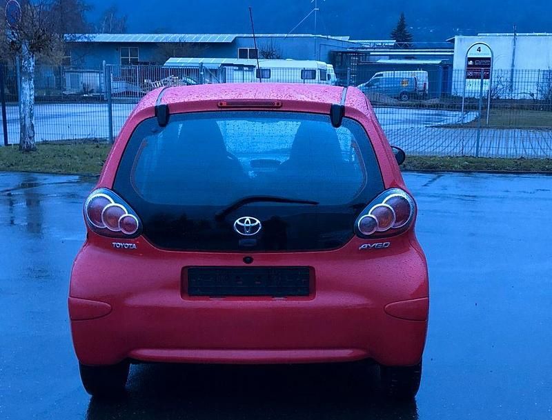 Gebraucht Toyota Aygo Cool 68 PS (50 kW) 2010 Rot Kleinwagen