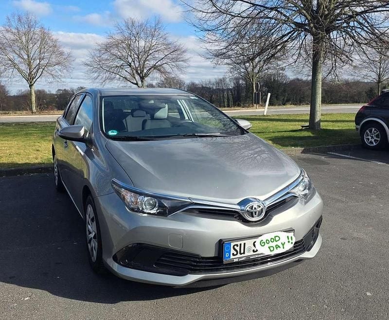 Gebraucht Toyota Auris Cool 99 PS (72 kW) 2015 Grau Limousine
