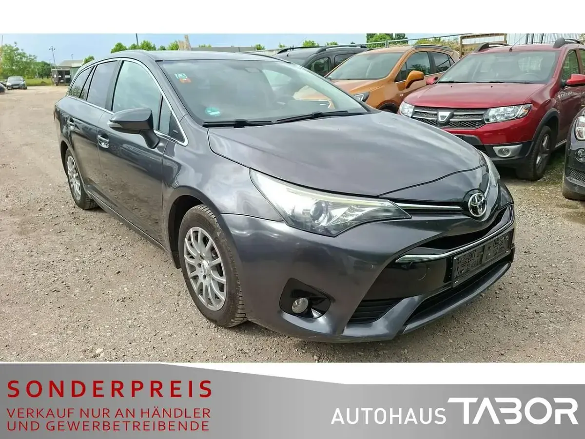 Gebraucht Toyota Avensis Comfort 111 PS (81 kW) 2015 Grey metallic Kombi