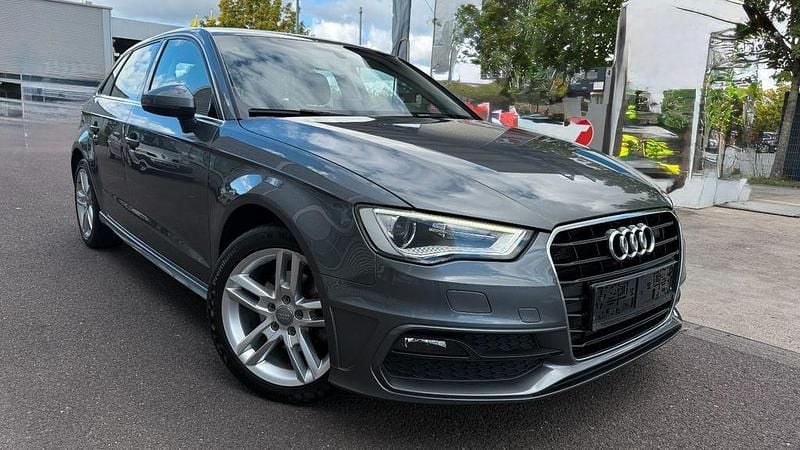 Grau Gebraucht 2016 Audi A3 Sportback Ambition Limousine | 11.700 € (Guter Preis) - Bild 1/4