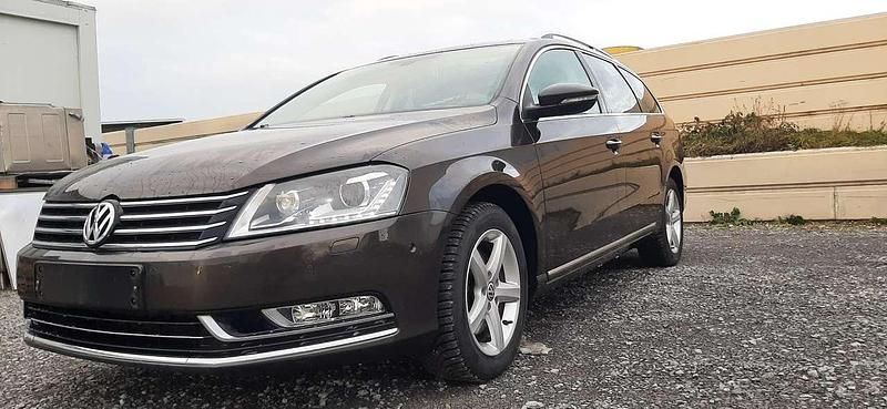 Gebraucht VW Passat Highline 160 PS (117 kW) 2012 Black oak brown metallic Kombi