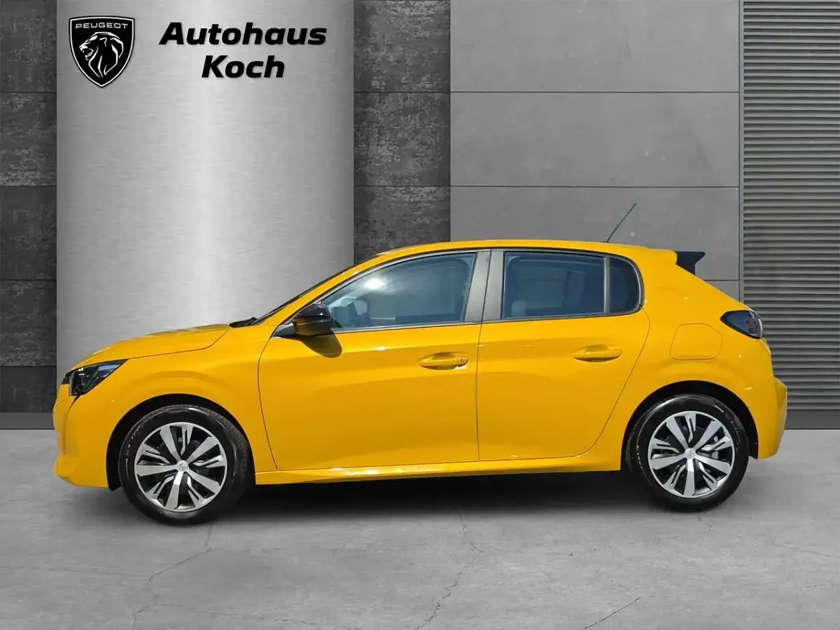 Gebraucht Peugeot 208 Active 101 PS (74 kW) 2024 Faro gelb metallic Kleinwagen