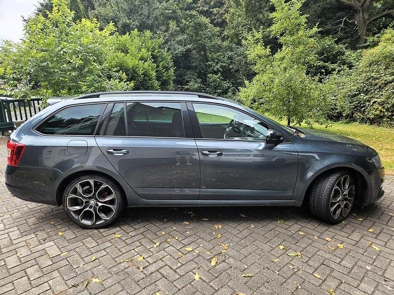 Grau Gebraucht 2015 Skoda Octavia RS Kombi | 12.000 € (Guter Preis) - Bild 1/4
