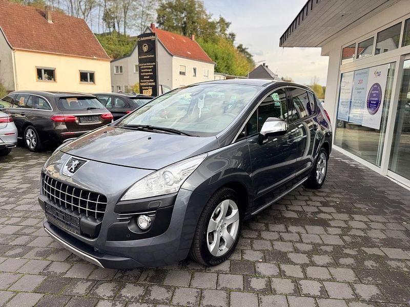 Grau Gebraucht 2011 Peugeot 3008 Platinum Limousine | 5.900 € (Fairer Preis) - Bild 1/4