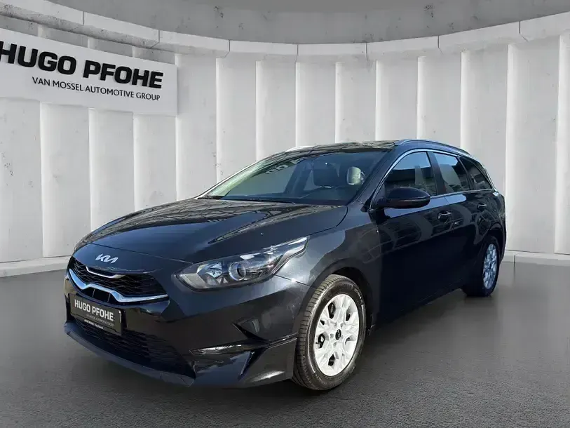 Second-hand Kia Ceed 120 CP (88 kW) 2023 Negru Hatchback