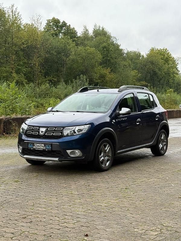 Blau Gebraucht 2017 Dacia Sandero Prestige Kleinwagen | 11.497 € (Fairer Preis) - Bild 1/3