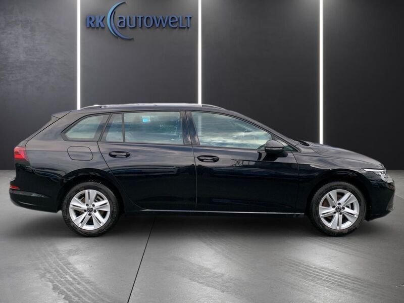 Gebraucht VW Golf VIII Life 131 PS (96 kW) 2022 Schwarz Kombi