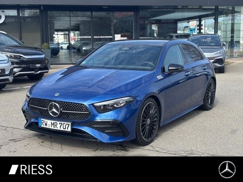 Blau Gebraucht 2025 Mercedes A220 AMG Limousine | 43.850 € (Etwas zu teuer) - Bild 1/4