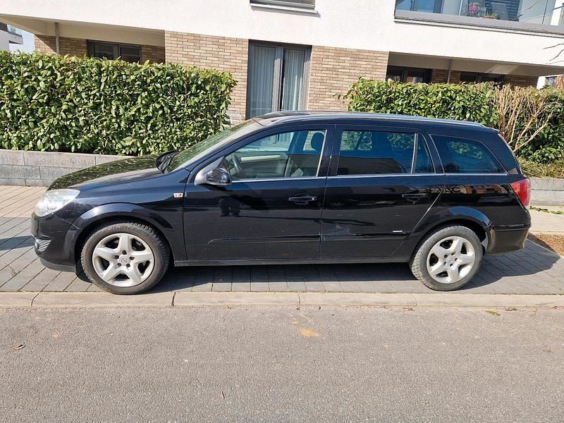 Gebraucht Opel Astra 120 PS (88 kW) 2008 Schwarz Kombi