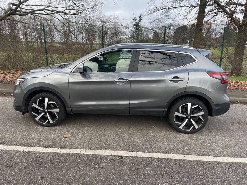 Grau Gebraucht 2018 Nissan Qashqai Tekna+ SUV | 14.800 € (Fairer Preis) - Bild 1/4
