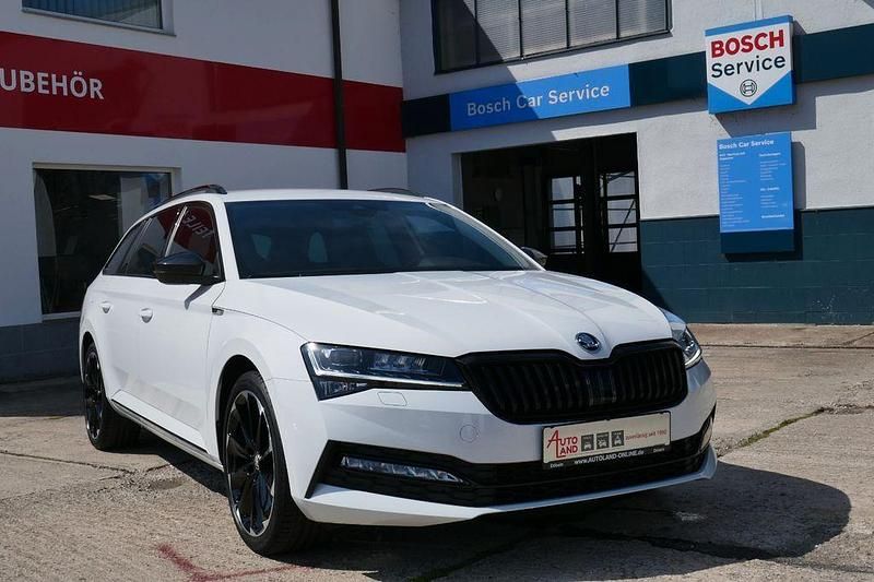 Weiß Gebraucht 2021 Skoda Superb SportLine Kombi | 26.990 € (Superpreis) - Bild 1/4