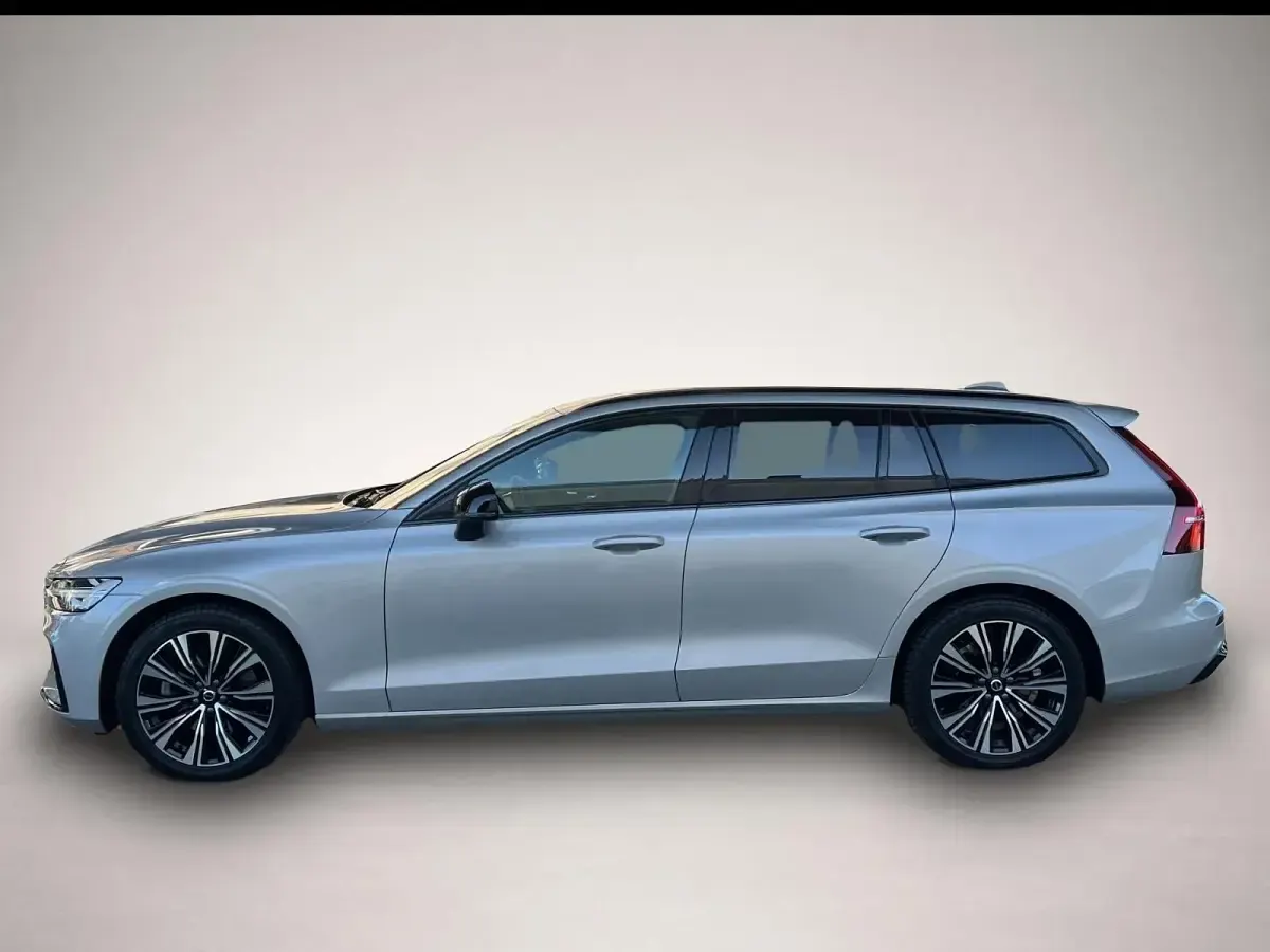 Gebraucht Volvo V60 Plus 197 PS (144 kW) 2024 Manufacturer Kombi