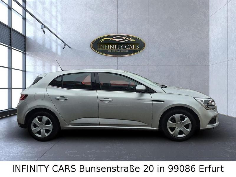 Gebraucht Renault Mégane IV Experience 101 PS (74 kW) 2016 Silber Limousine
