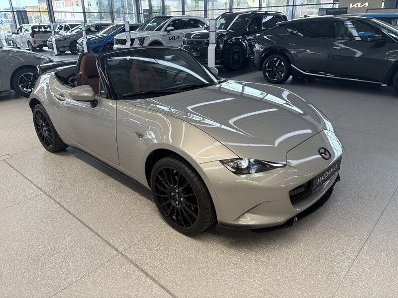 Neu Mazda MX5 Kazari 184 PS (135 kW) 2025 Beige Cabrio